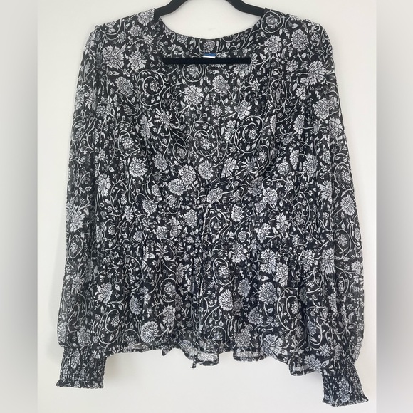 Old Navy Tops - Old Navy Black and White Tie Waist Top Size L